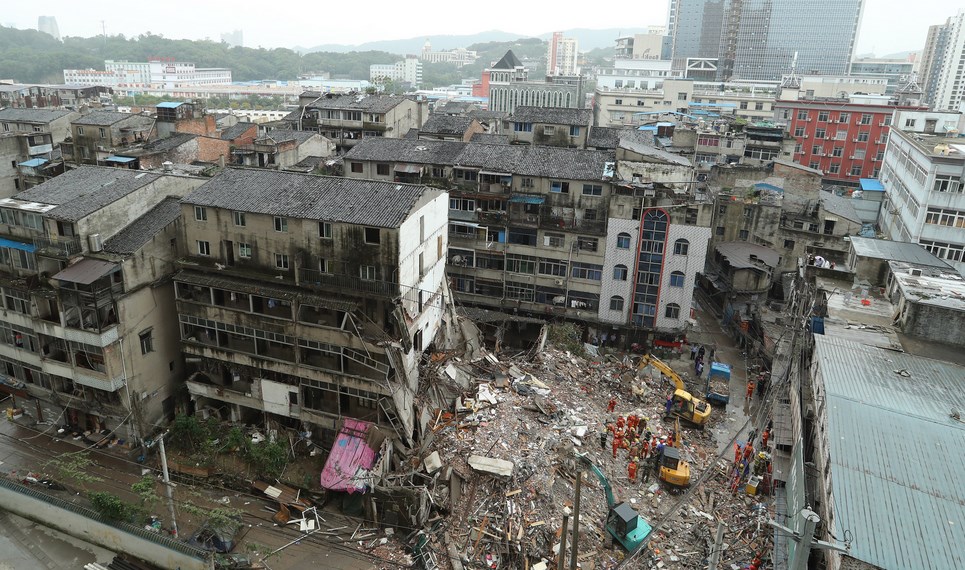 Четири сгради рухнаха в Китай