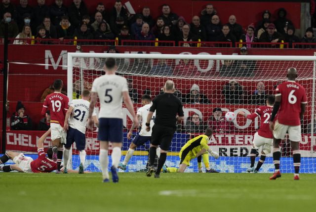  Невероятен Роналдо размаза Тотнъм с хеттрик в исторически мач 