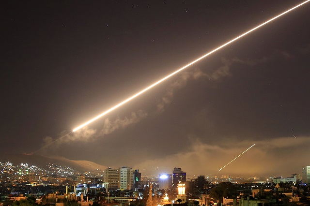 Електронна атака вдигнала по тревога сирийската ПВО