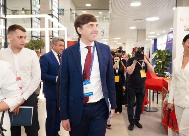 Делегацията на ОАЕ посети международния форум в Казан, Русия