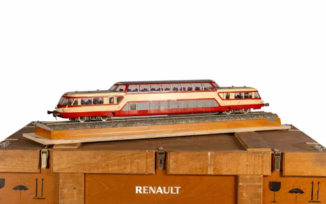 Продават се 100 автомобила Renault