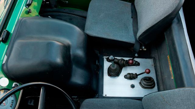  Продава се необичаен всъдеход Mercedes-Benz Unimog 416 