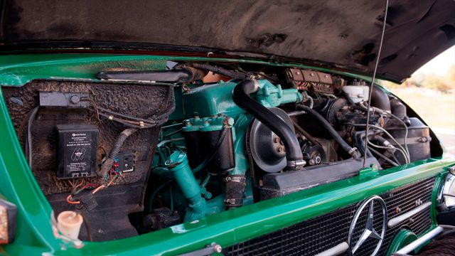  Продава се необичаен всъдеход Mercedes-Benz Unimog 416 