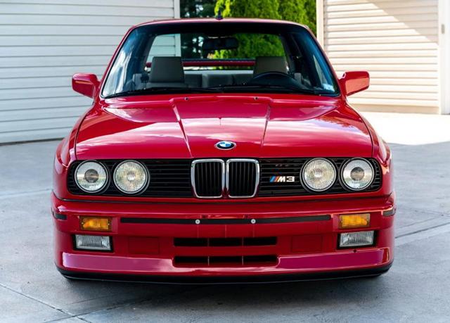 Продава се BMW M3 E30 на 13 хил. километра