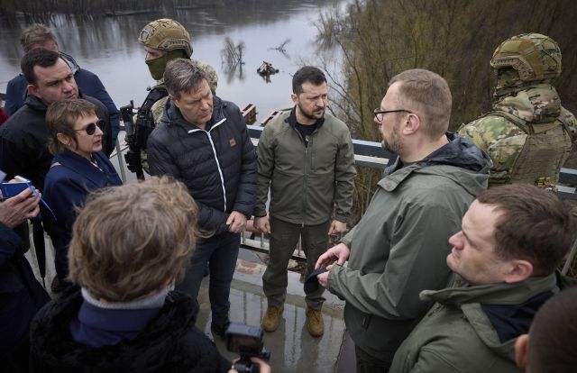 Володимир Зеленски: Мир с Русия може да бъде постигнат само с победа на бойното поле в Украйна