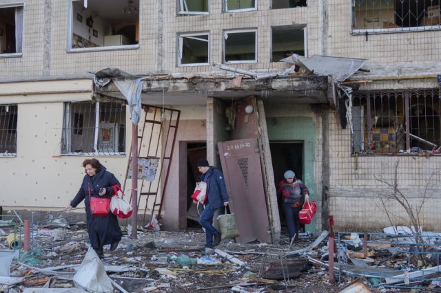 Киев евакуира 250 000 души от Донецк