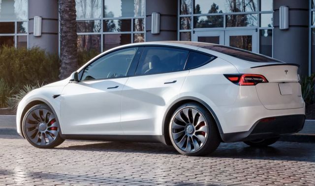 Tesla започва серийно производство на новите си батерии