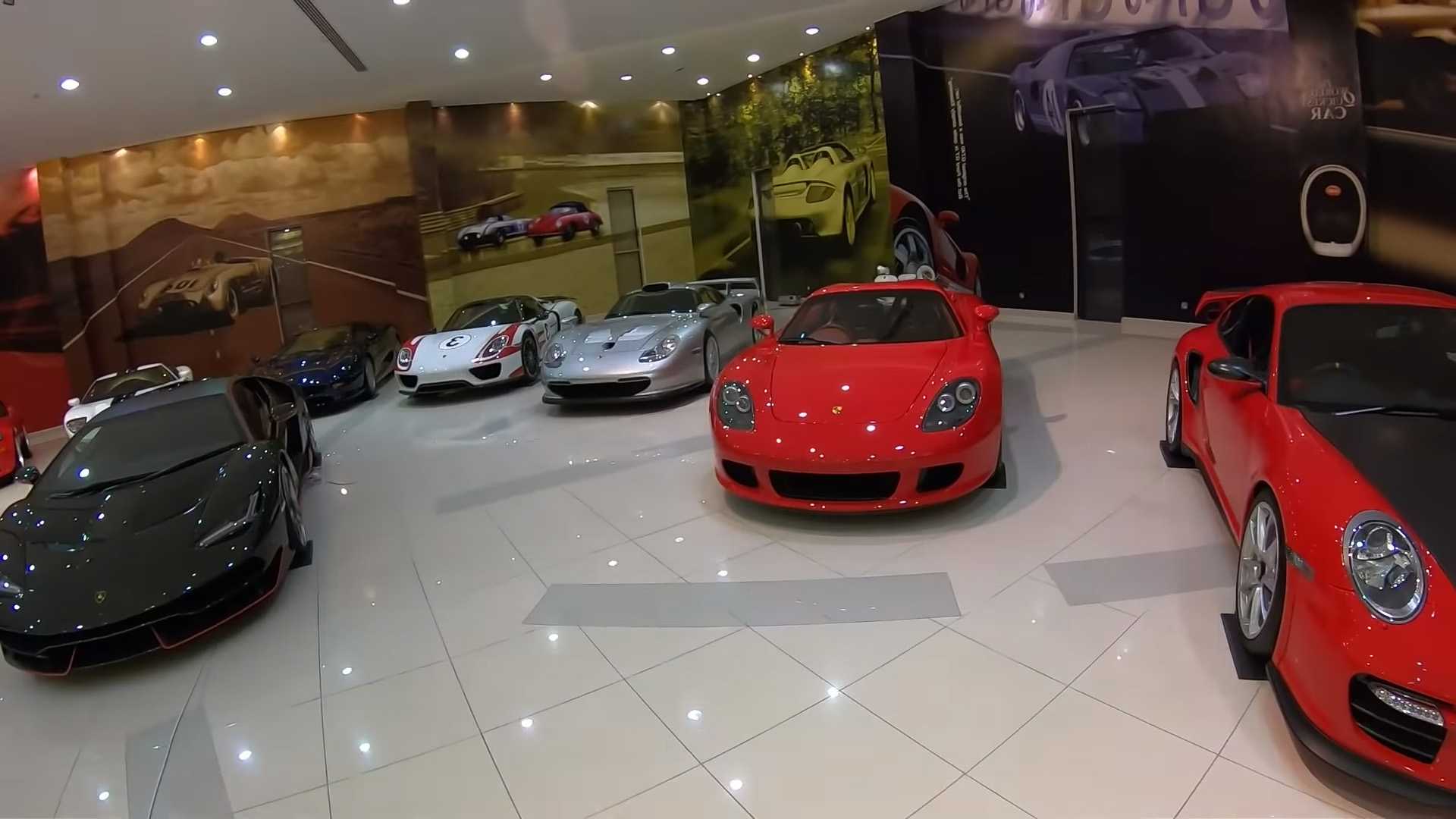 Вижте една от най-големите частни автомобилни колекции в света (ВИДЕО)