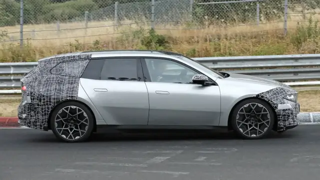Новата "тройка" комби на BMW е почти готова