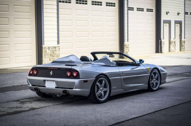  Продава се Ferrari-то на Шакил О`Нийл, което е с изключително необятен салон 