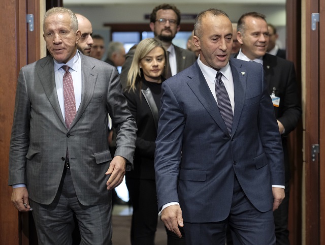 Вучич: Очаквам Западът да ни притисне за Косово
