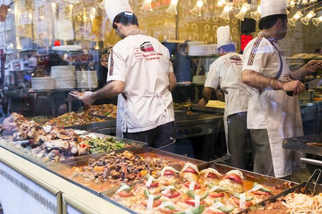 Какво предлагат в закусвалните в Истанбул и колко струва?