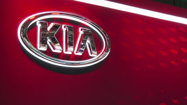 Kia спира продажбите на автомобили в Русия