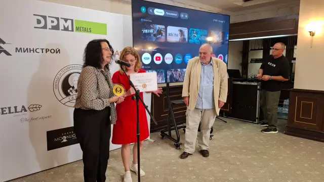 Журналистките Лора Инджова и Цветанка Ризова с най-престижните отличия на наградите „Свети Влас“ | ФАКТИ.БГ Журналистките Лора Инджова и Цветанка Ризова с най-престижните отличия на наградите „Свети Влас“
