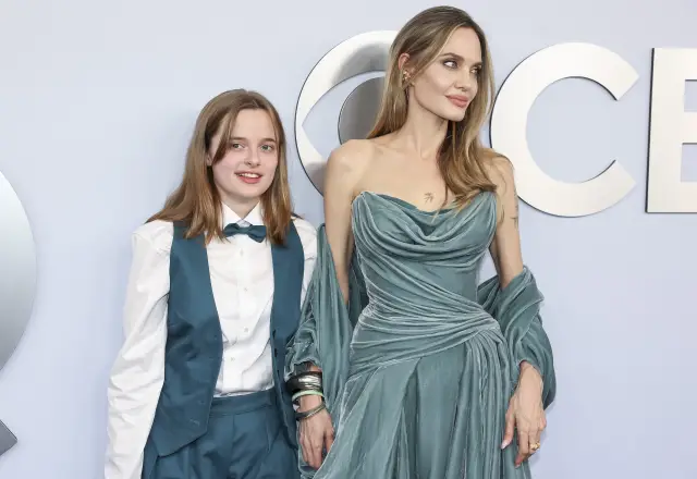 Дъщерята на Анджелина Джоли Вивиен в тон с майка си на наградите 
