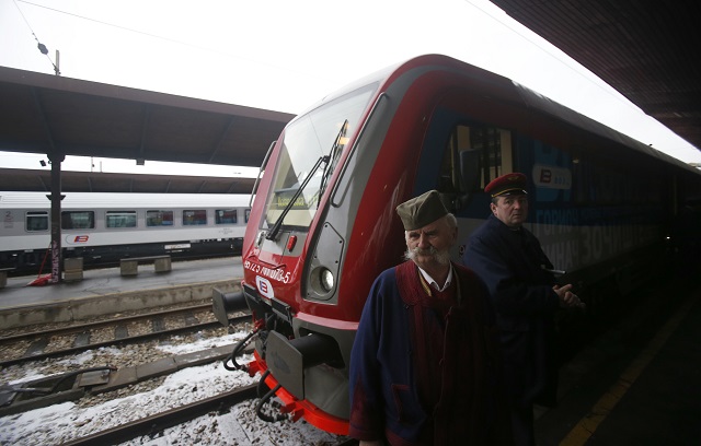 Тръгна първият директен влак от Белград за Косово (СНИМКИ)