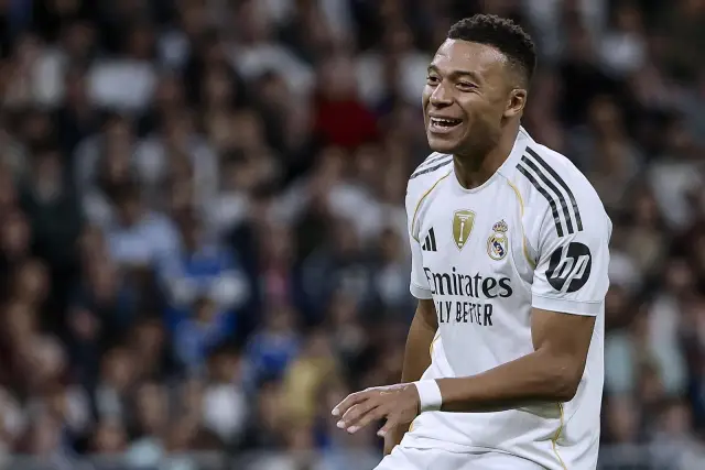 Реал Мадрид загря за Ливърпул, разбивайки Валенсия и дръпна на върха