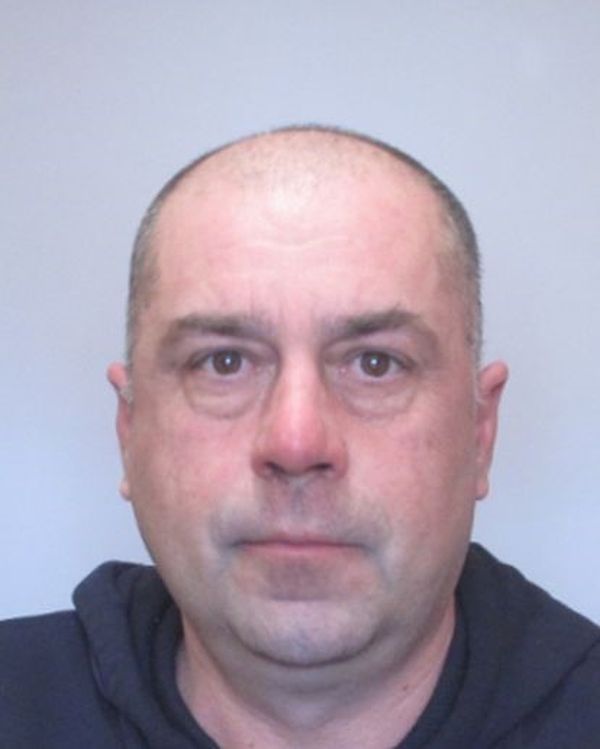 Виждали ли сте този мъж? (СНИМКА)