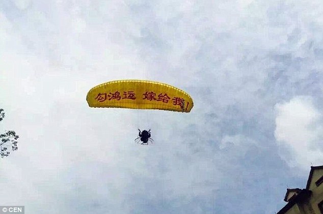 Впечатляващо предложение за брак се провали с гръм и трясък