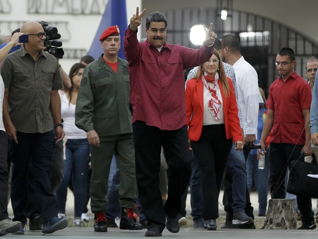 Един за всички, всички за Мадуро (СНИМКИ)
