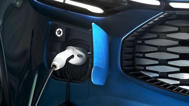 Ford разкри характеристиките на електрическия E-Transit Custom