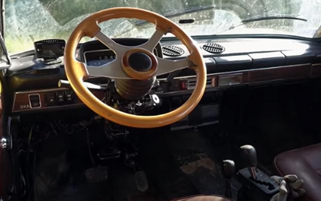 Едно Жигули с V8 мотор, което ще унижи всеки SUV (ВИДЕО) | ФАКТИ.БГ Едно Жигули с V8 мотор, което ще унижи всеки SUV (ВИДЕО)