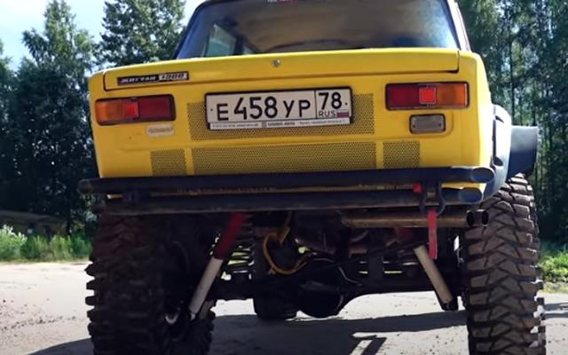 Едно Жигули с V8 мотор, което ще унижи всеки SUV (ВИДЕО) | ФАКТИ.БГ Едно Жигули с V8 мотор, което ще унижи всеки SUV (ВИДЕО)