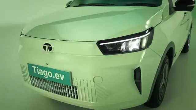 Tata показа компактен хечбек с ДВГ за 4100 евро и електричка за 8000 евро