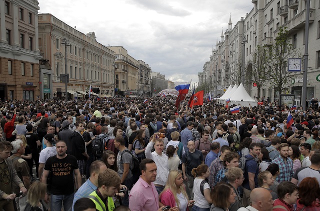 Протести, сблъсъци и задържани в Русия (ВИДЕО+СНИМКИ)