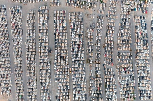 Тези десетки хиляди "удавени" автомобили ще бъдат продадени на търг
