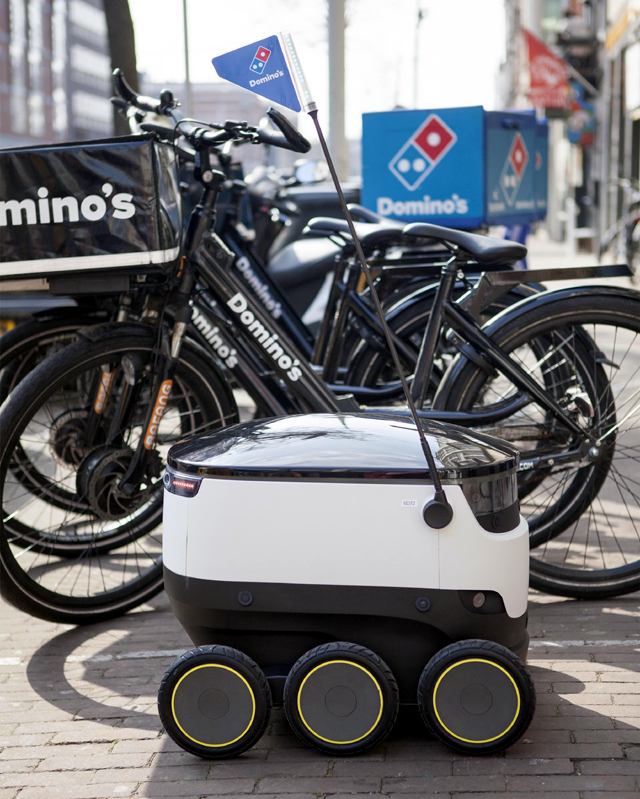 Роботи доставят пиците на Domino