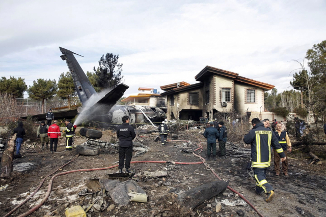 Товарен самолет се разби край Техеран