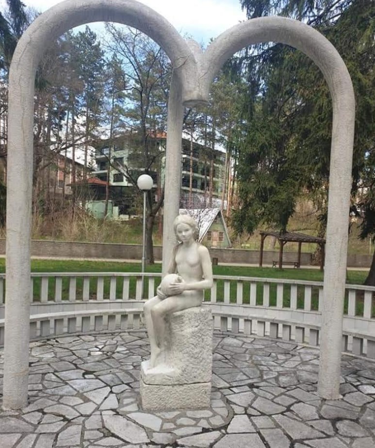 Потече емблематичната чешма в парк „Вельова баня”