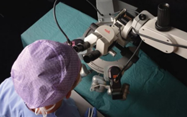 Робот извърши първите микрохирургични операции