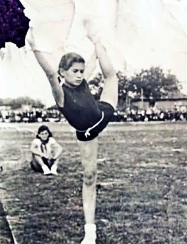 Лили Иванова като гимнастичка през далечната 1952 г. (СНИМКА)