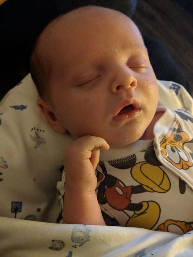  Жена едвам не умъртви сина си с целувка 