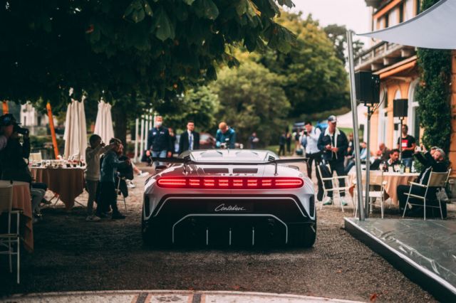 Bugatti за  млн. и предшественикът му зашеметиха тълпите във Villa d