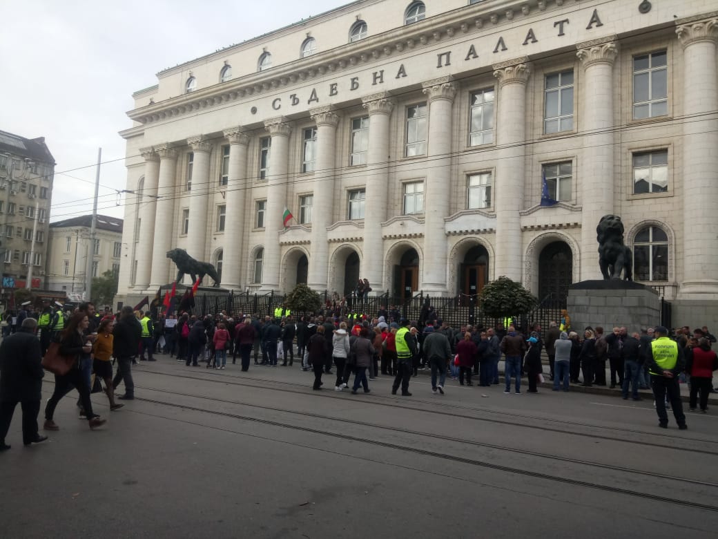 Без решение по казуса "Полфрийман", протест пред Съдебната палата (СНИМКИ)