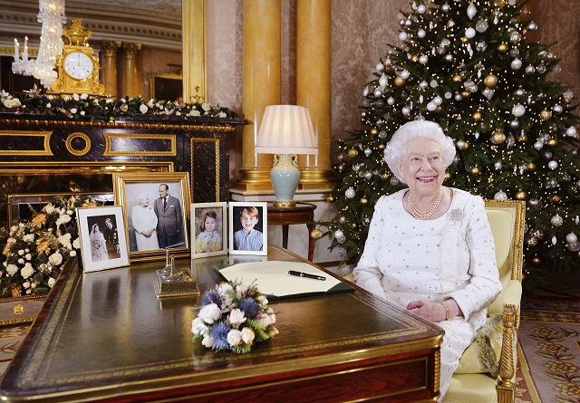 Кралица Елизабет почете жертвите на терора