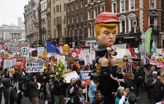 Хиляди протестираха срещу Тръмп (СНИМКИ)