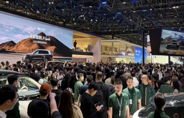 Директно от епицентъра на най-голямото автомобилно изложение на планетата