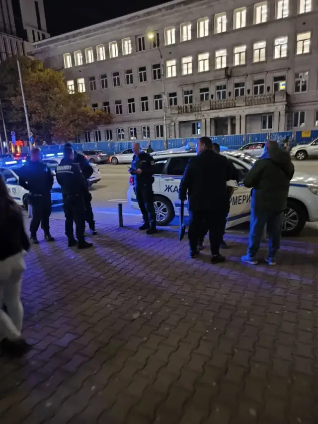 Момче на 14 години е намушкано в столичен мол, има опасност за живота му СНИМКИ | интерФакти.БГ Момче на 14 години е намушкано в столичен мол, има опасност за живота му СНИМКИ