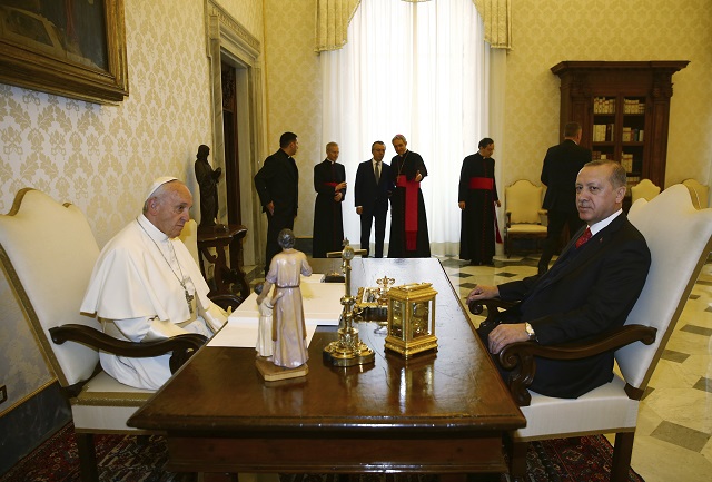 Историческо! Ердоган на визита при папата (СНИМКИ)