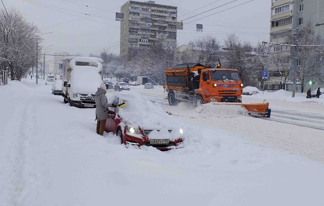 Невиждан сняг затрупа Москва (ВИДЕО+СНИМКИ)