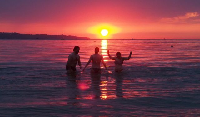 Хиляди посрещнаха Джулая (СНИМКИ)