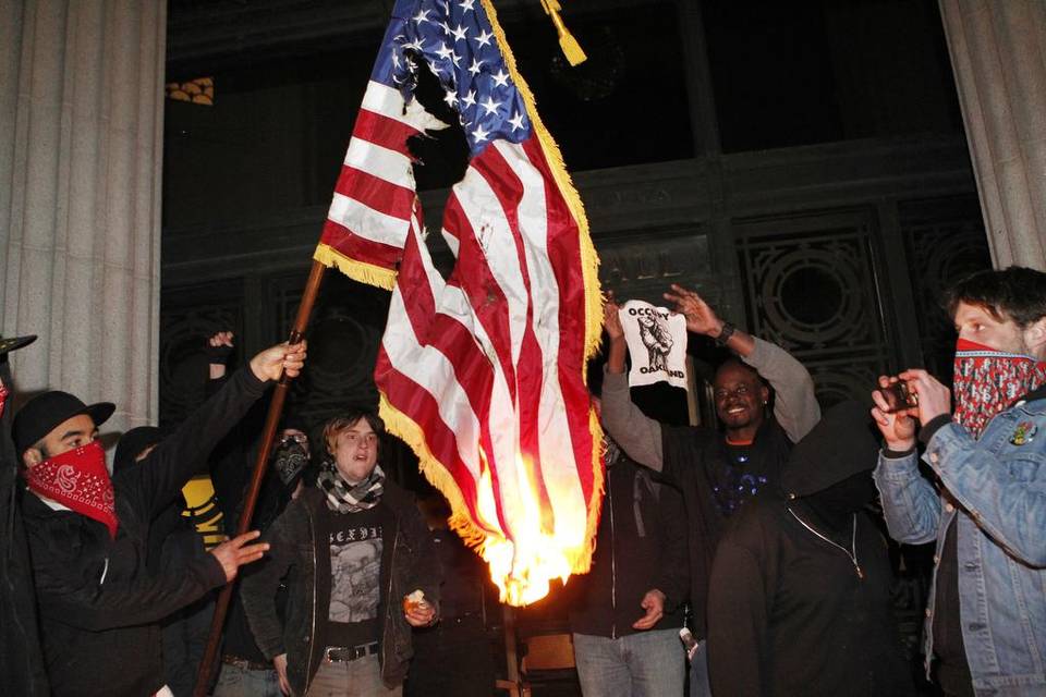 Тръмп ще отнема гражданството на всеки, дръзнал да изгори знамето на САЩ