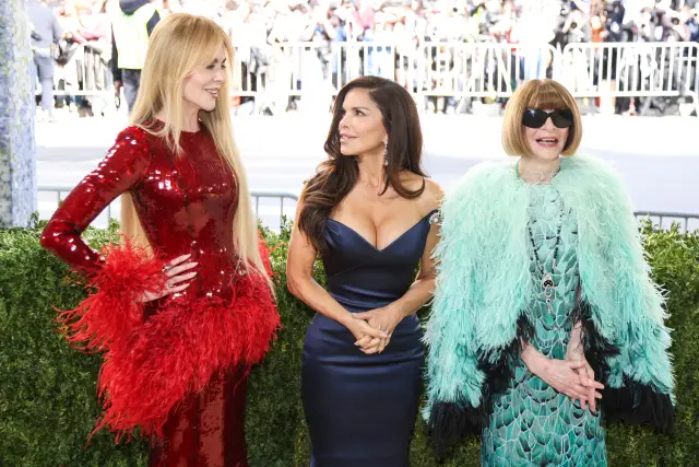 "Модата е изкуство": Met Gala 2026 събра погледите с блясък, голота и екстравагантни костюми (СНИМКИ)