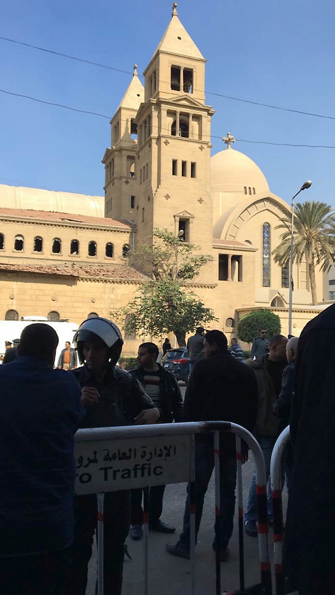 Унищожителен взрив в Кайро (снимки)
