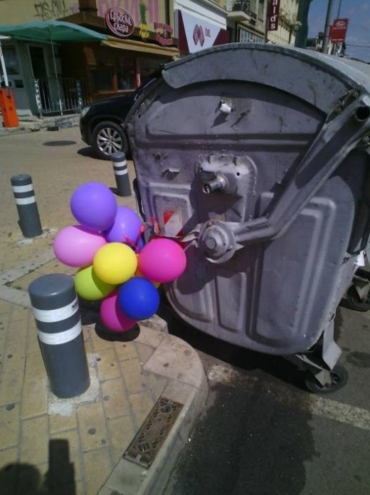 Смях до скъсване! Вижте най-странните неща, забелязани в София (СНИМКИ)