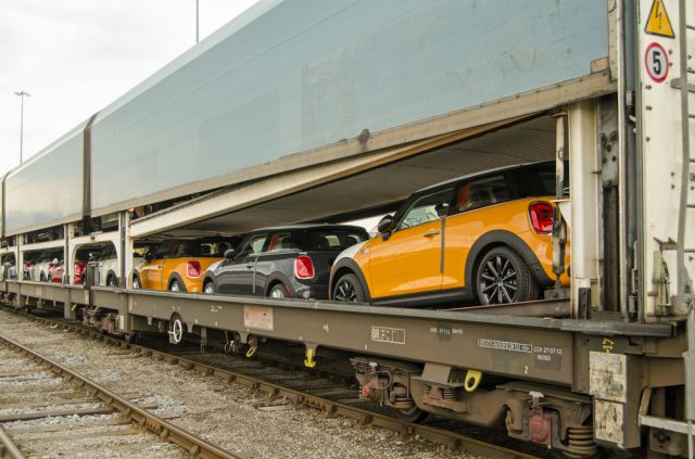 BMW и Audi отказват да превозват автомобили с железопътен транспорт през Русия 